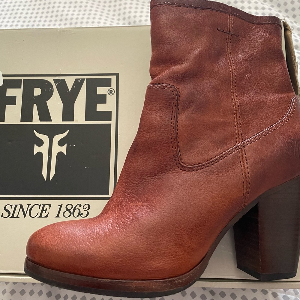 Frye boots size 8 like new worn once